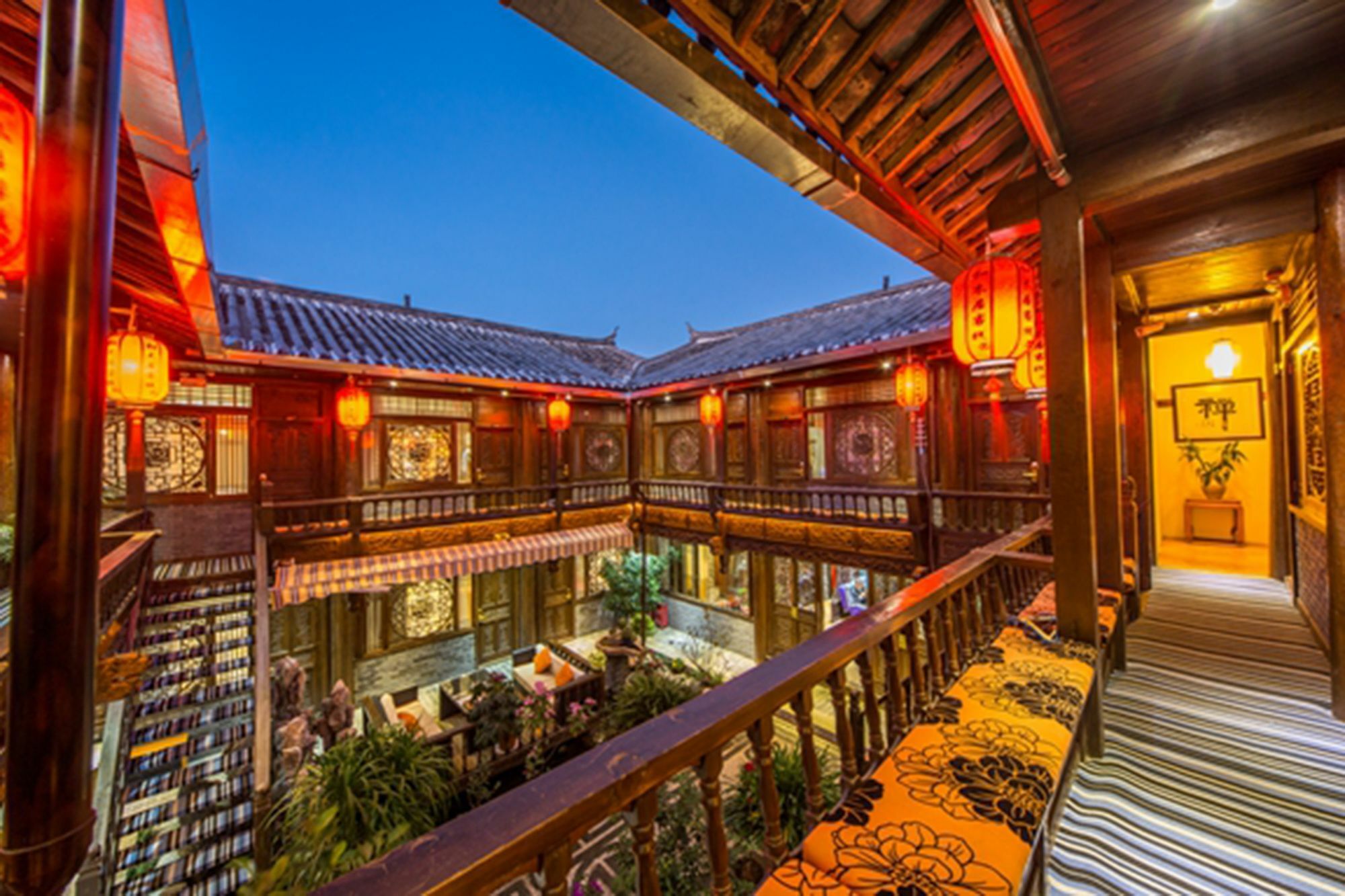 He Mu Ju Inn Zhongyi Branch Lijiang  Exterior photo