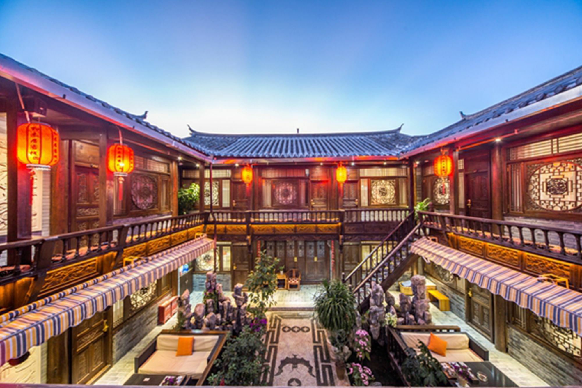 He Mu Ju Inn Zhongyi Branch Lijiang  Exterior photo